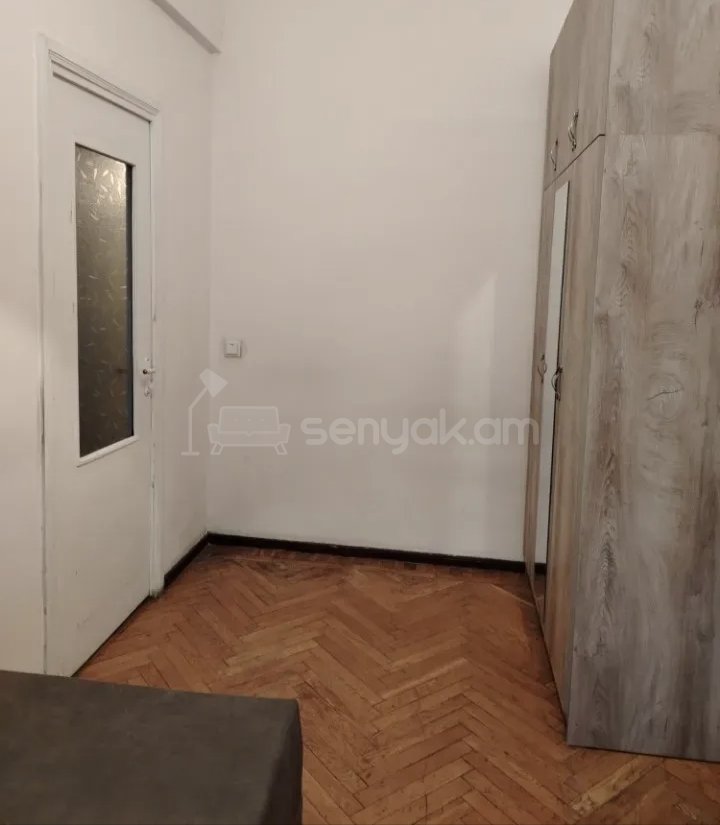 2 Սենյականոց Բնակարան Քարե Շենքում, 50քմ, 4/5 հարկ, Նորմալ Վիճակում, Կահավորված