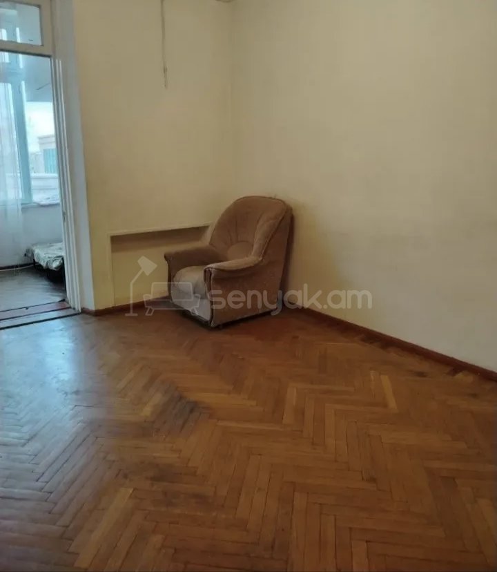 2 Սենյականոց Բնակարան Քարե Շենքում, 50քմ, 4/5 հարկ, Նորմալ Վիճակում, Կահավորված