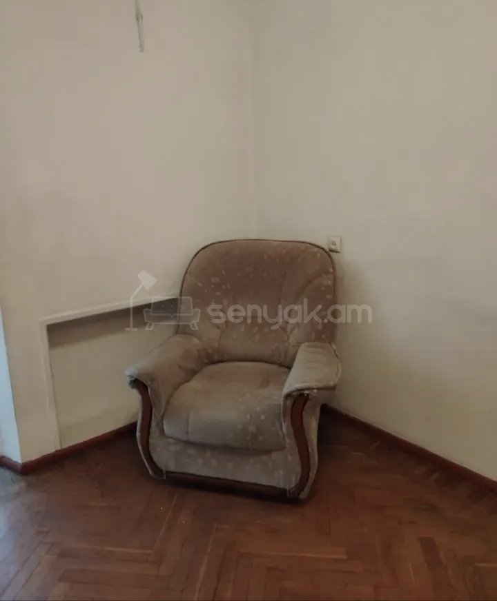 2 Սենյականոց Բնակարան Քարե Շենքում, 50քմ, 4/5 հարկ, Նորմալ Վիճակում, Կահավորված