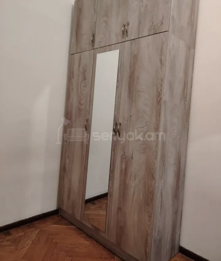 2 Սենյականոց Բնակարան Քարե Շենքում, 50քմ, 4/5 հարկ, Նորմալ Վիճակում, Կահավորված