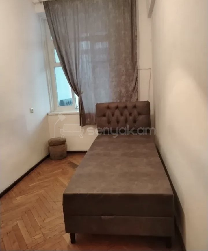 2 Սենյականոց Բնակարան Քարե Շենքում, 50քմ, 4/5 հարկ, Նորմալ Վիճակում, Կահավորված