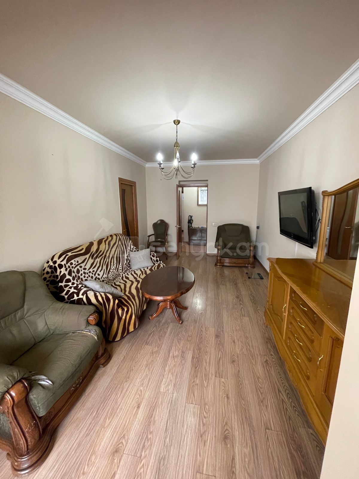 3 Սենյականոց Բնակարան Քարե Շենքում, 77քմ, 2/5 հարկ, Կապիտալ Վերանորոգված