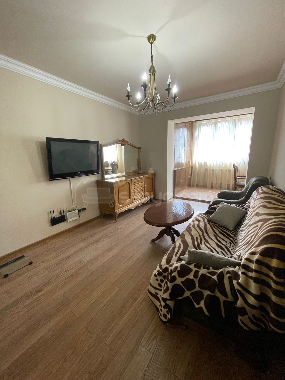 3 Սենյականոց Բնակարան Քարե Շենքում, 77քմ, 2/5 հարկ, Կապիտալ Վերանորոգված