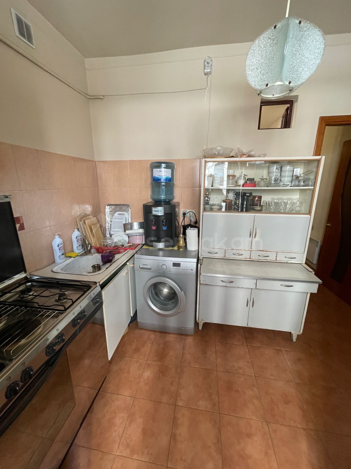 3 Սենյականոց Բնակարան Քարե Շենքում, 77քմ, 2/5 հարկ, Կապիտալ Վերանորոգված