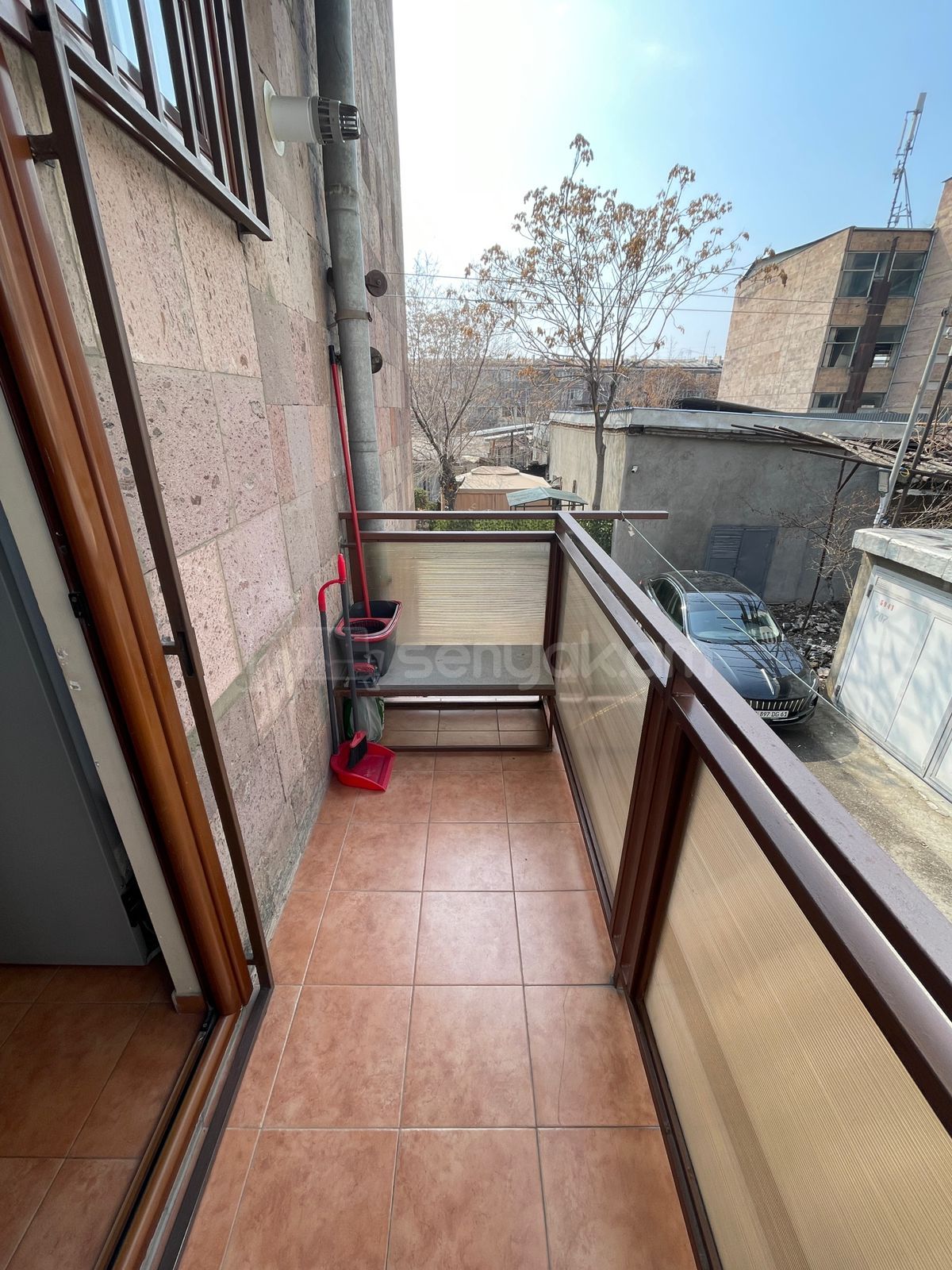 3 Սենյականոց Բնակարան Քարե Շենքում, 77քմ, 2/5 հարկ, Կապիտալ Վերանորոգված