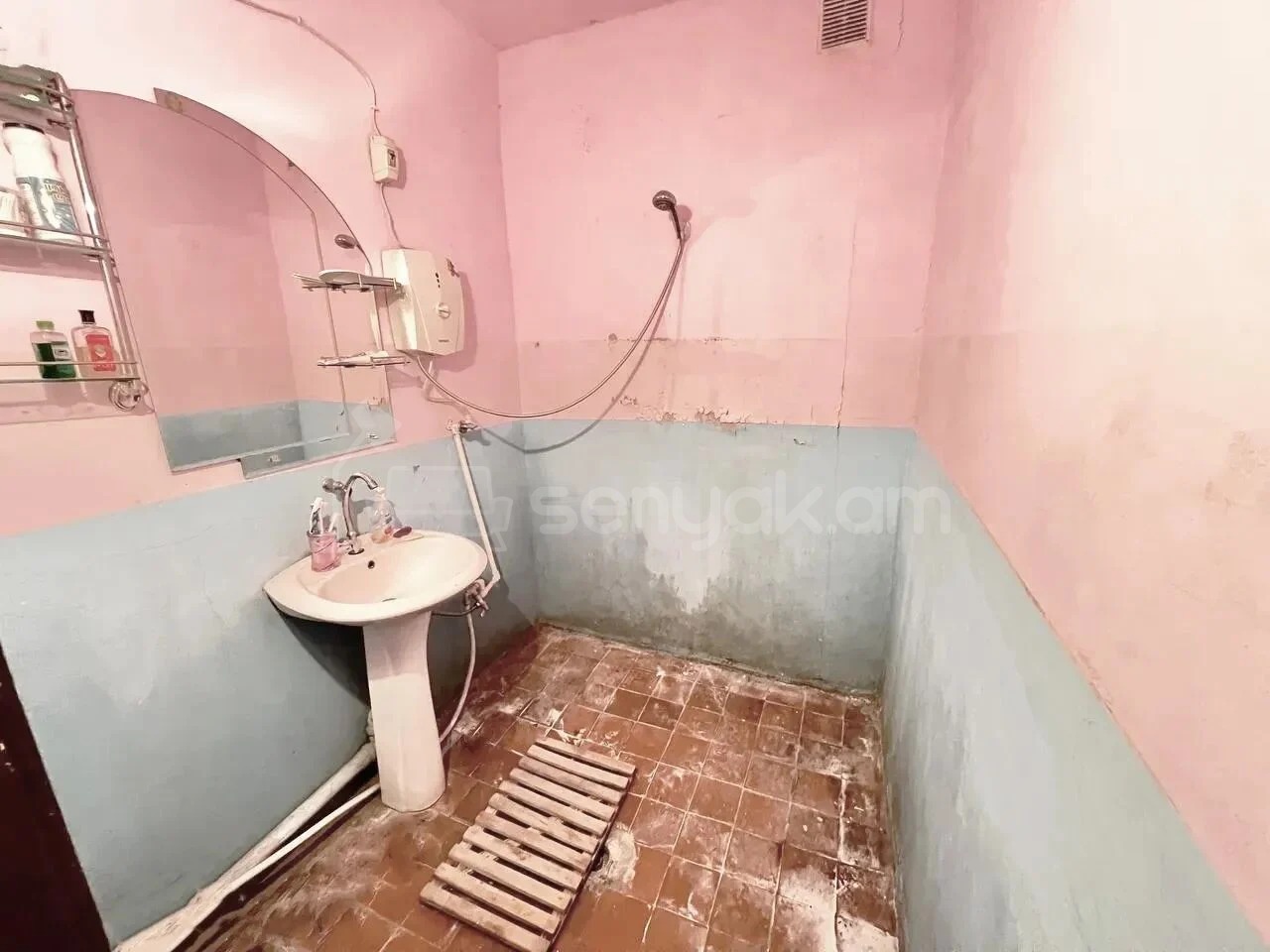 3 Սենյականոց Բնակարան, 73քմ, 6/9 հարկ, Պետական Վիճակում