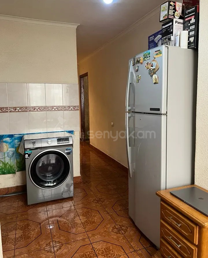 2 Սենյականոց Բնակարան Քարե Շենքում, 54քմ, 4/5 հարկ, Պետական Վիճակում