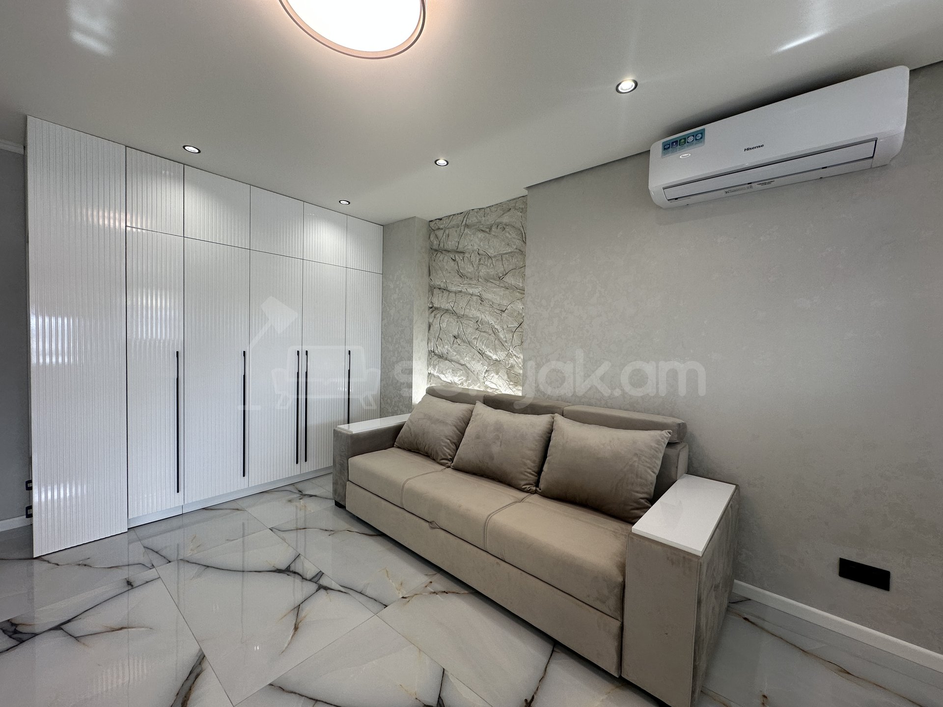 3 Սենյականոց Բնակարան, 67քմ, 8/12 հարկ, Դիզայներական Վերանորոգված, Կահավորված, Արևկող