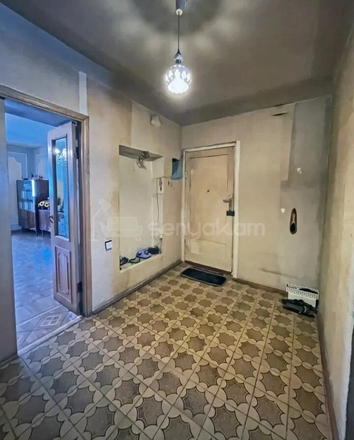 3 Սենյականոց Բնակարան Քարե Շենքում, 110քմ, 2/5 հարկ, Պետական Վիճակում