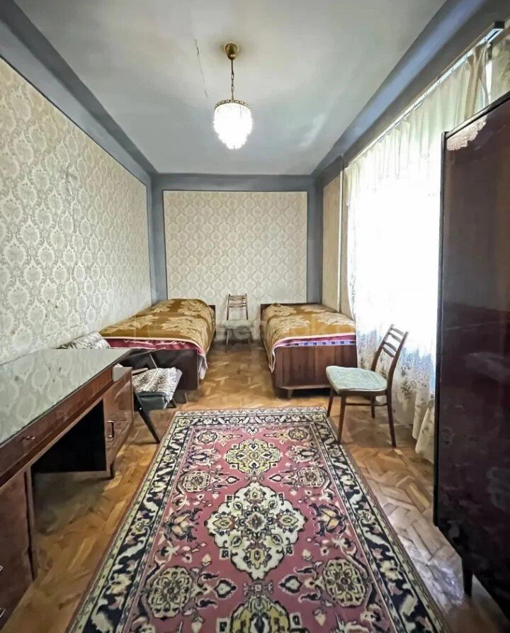 3 Սենյականոց Բնակարան Քարե Շենքում, 110քմ, 2/5 հարկ, Պետական Վիճակում