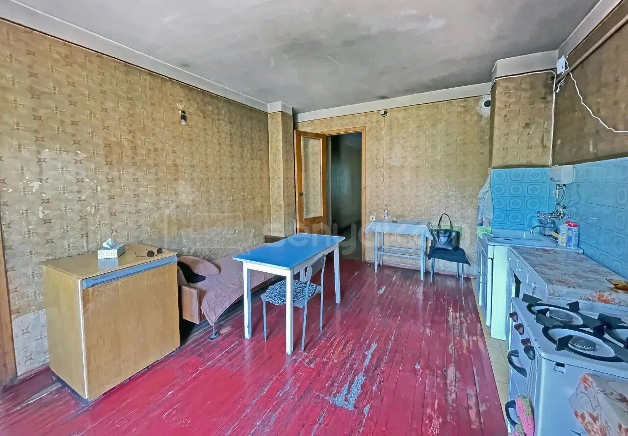 3 Սենյականոց Բնակարան Քարե Շենքում, 110քմ, 2/5 հարկ, Պետական Վիճակում