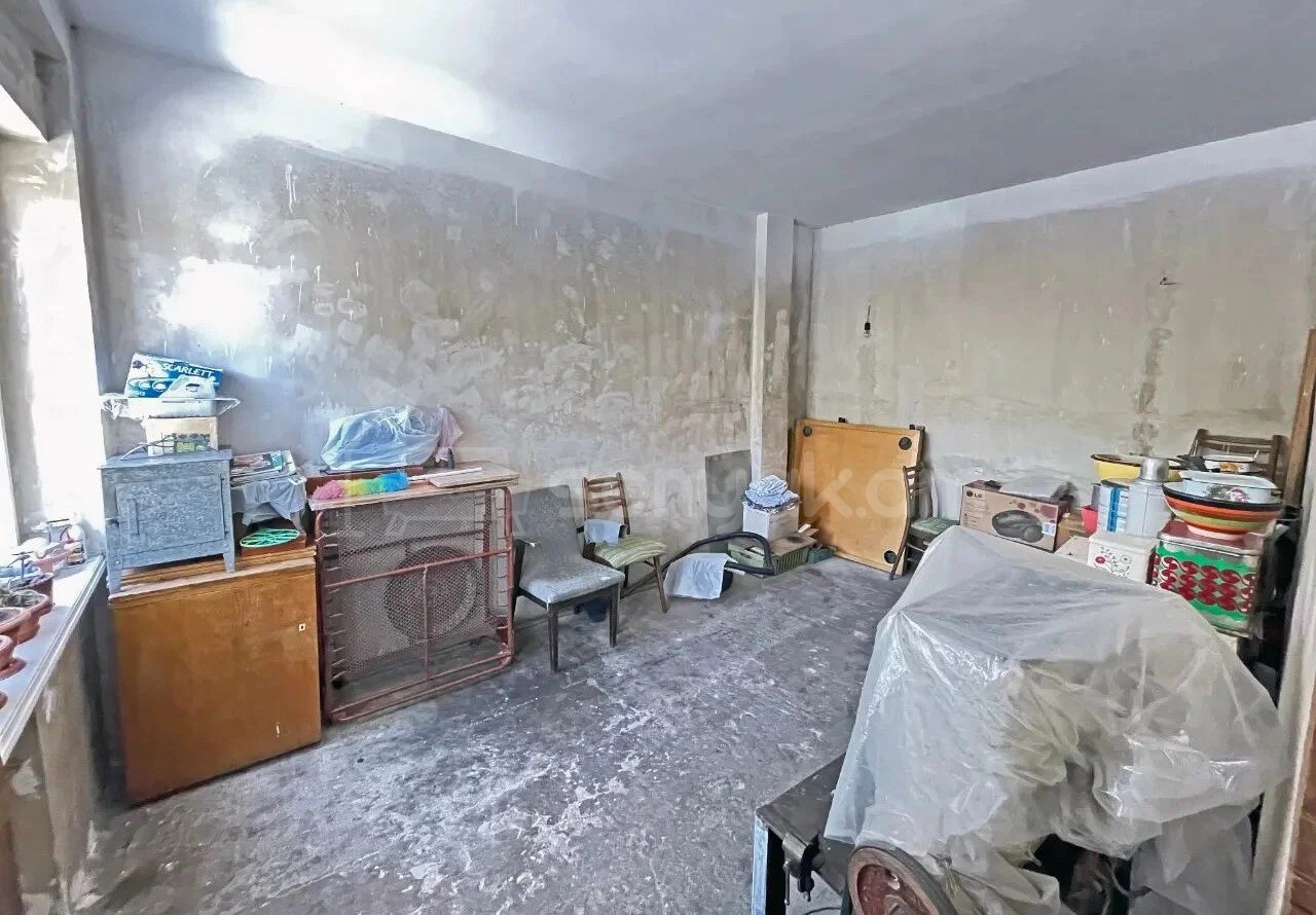 3 Սենյականոց Բնակարան Քարե Շենքում, 110քմ, 2/5 հարկ, Պետական Վիճակում