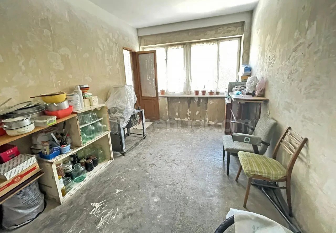 3 Սենյականոց Բնակարան Քարե Շենքում, 110քմ, 2/5 հարկ, Պետական Վիճակում