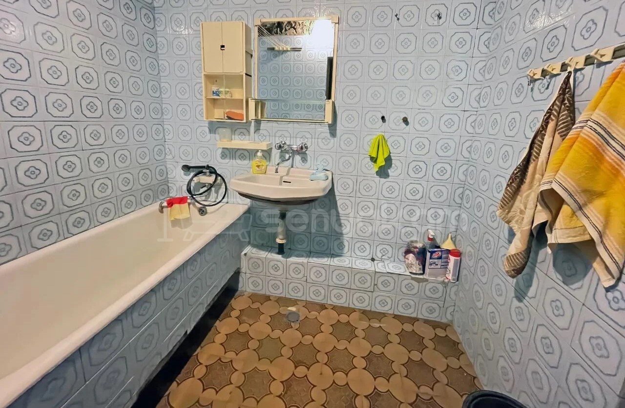 3 Սենյականոց Բնակարան Քարե Շենքում, 110քմ, 2/5 հարկ, Պետական Վիճակում