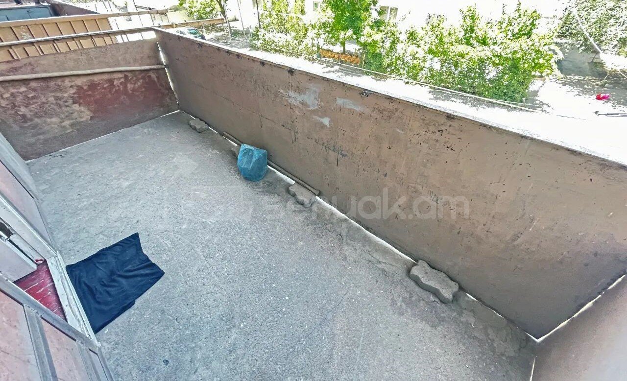 3 Սենյականոց Բնակարան Քարե Շենքում, 110քմ, 2/5 հարկ, Պետական Վիճակում