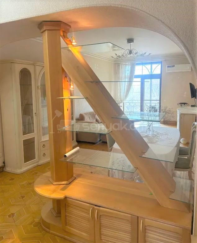 3 Սենյականոց Բնակարան Քարե Շենքում, 105քմ, 4/5 հարկ, Կապիտալ Վերանորոգված, Կահավորված, Արևկող