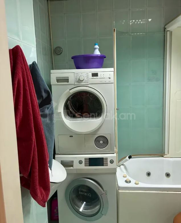 3 Սենյականոց Բնակարան Քարե Շենքում, 105քմ, 4/5 հարկ, Կապիտալ Վերանորոգված, Կահավորված, Արևկող