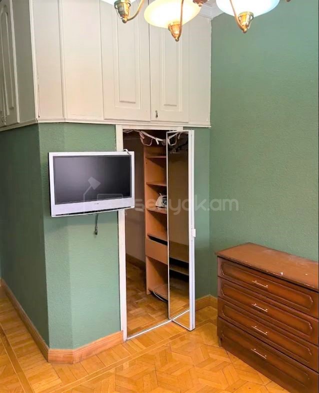 3 Սենյականոց Բնակարան Քարե Շենքում, 105քմ, 4/5 հարկ, Կապիտալ Վերանորոգված, Կահավորված, Արևկող