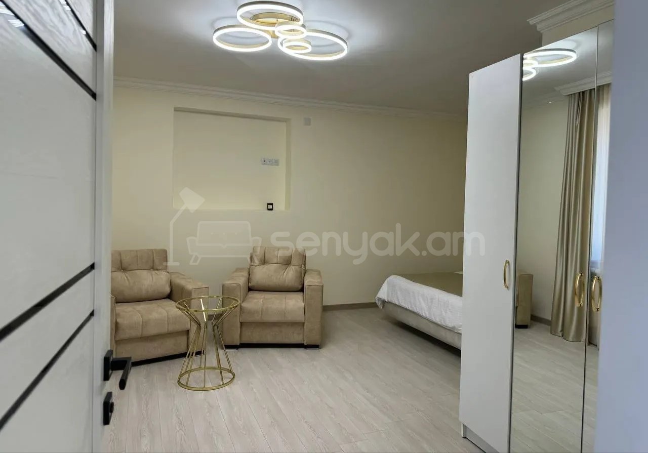 3 Սենյականոց Բնակարան Քարե Շենքում, 85քմ, 1/3 հարկ, Նորմալ Վիճակում, Կահավորված