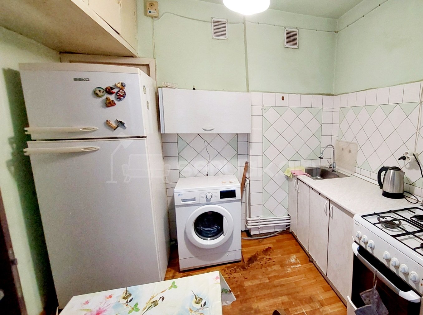 2 Սենյականոց Բնակարան Քարե Շենքում, 75քմ, 2/5 հարկ, Նորմալ Վիճակում, Կահավորված, Արևկող