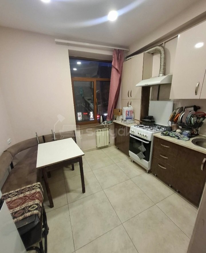 2 Սենյականոց Բնակարան Քարե Շենքում, 75քմ, 2/5 հարկ, Կապիտալ Վերանորոգված, Կահավորված, Արևկող