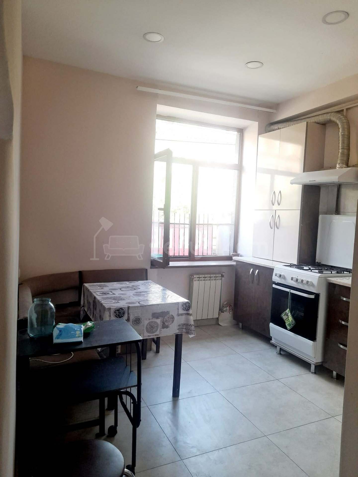 2 Սենյականոց Բնակարան Քարե Շենքում, 75քմ, 2/5 հարկ, Կապիտալ Վերանորոգված, Կահավորված, Արևկող