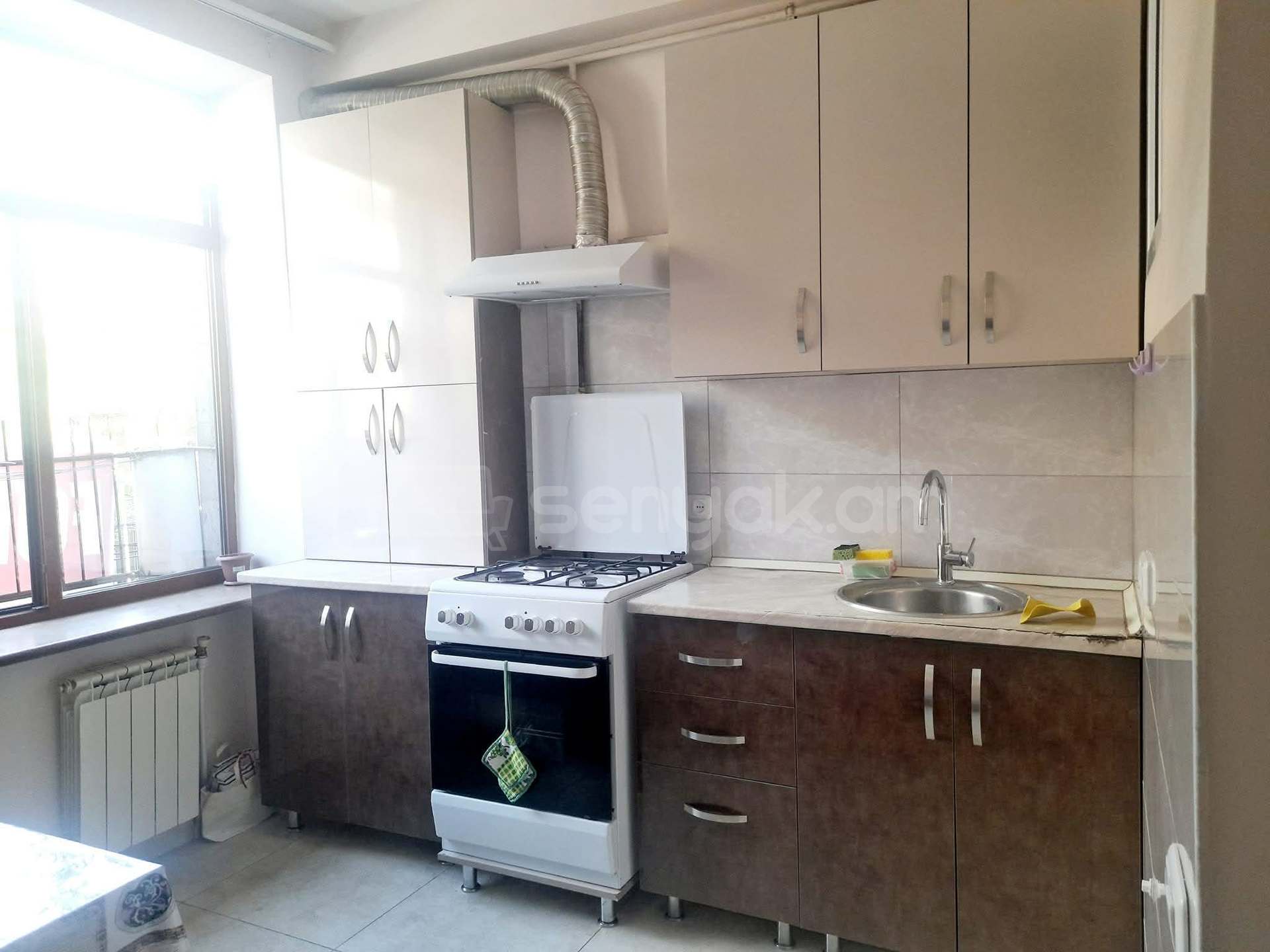 2 Սենյականոց Բնակարան Քարե Շենքում, 75քմ, 2/5 հարկ, Կապիտալ Վերանորոգված, Կահավորված, Արևկող