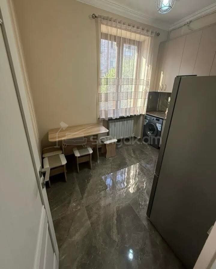 1 Սենյականոց Բնակարան Քարե Շենքում, 61քմ, 2/5 հարկ, Կապիտալ Վերանորոգված, Կահավորված, Արևկող