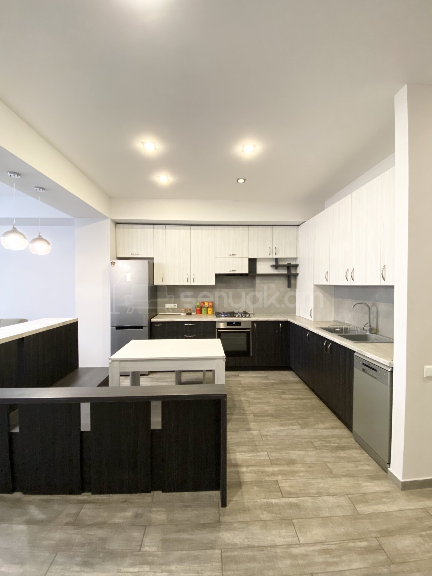 3 Սենյականոց Բնակարան Նորակառույցում, 96քմ, 3/6 հարկ, Կապիտալ Վերանորոգված, Կահավորված, Արևկող