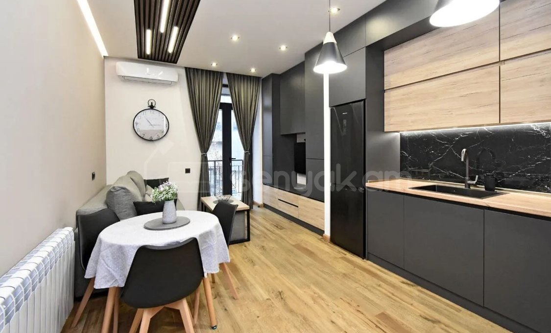 2 Սենյականոց Բնակարան Քարե Շենքում, 45քմ, 3/5 հարկ, Դիզայներական Վերանորոգված, Կահավորված