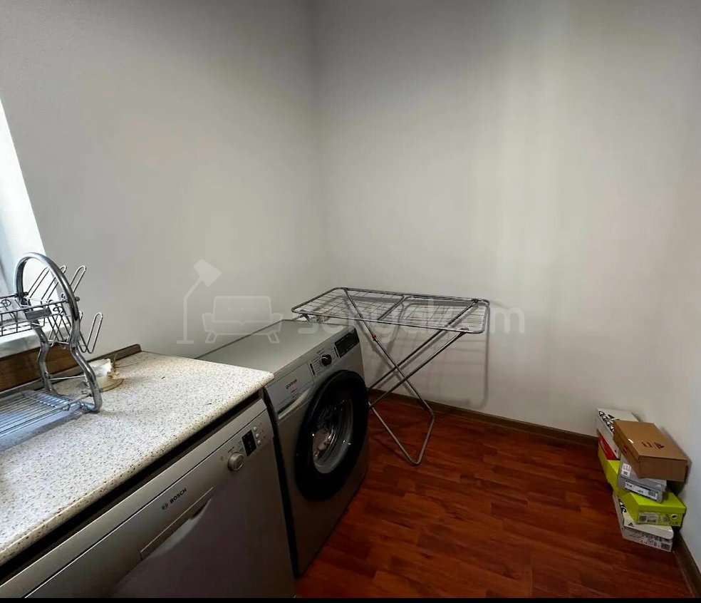 2 Սենյականոց Բնակարան Քարե Շենքում, 50քմ, 3/6 հարկ, Նորմալ Վիճակում, Կահավորված