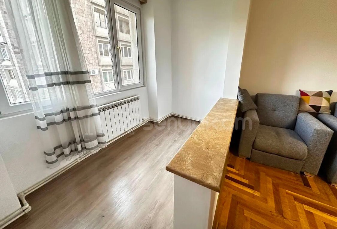 2 Սենյականոց Բնակարան Քարե Շենքում, 50քմ, 3/6 հարկ, Նորմալ Վիճակում, Կահավորված