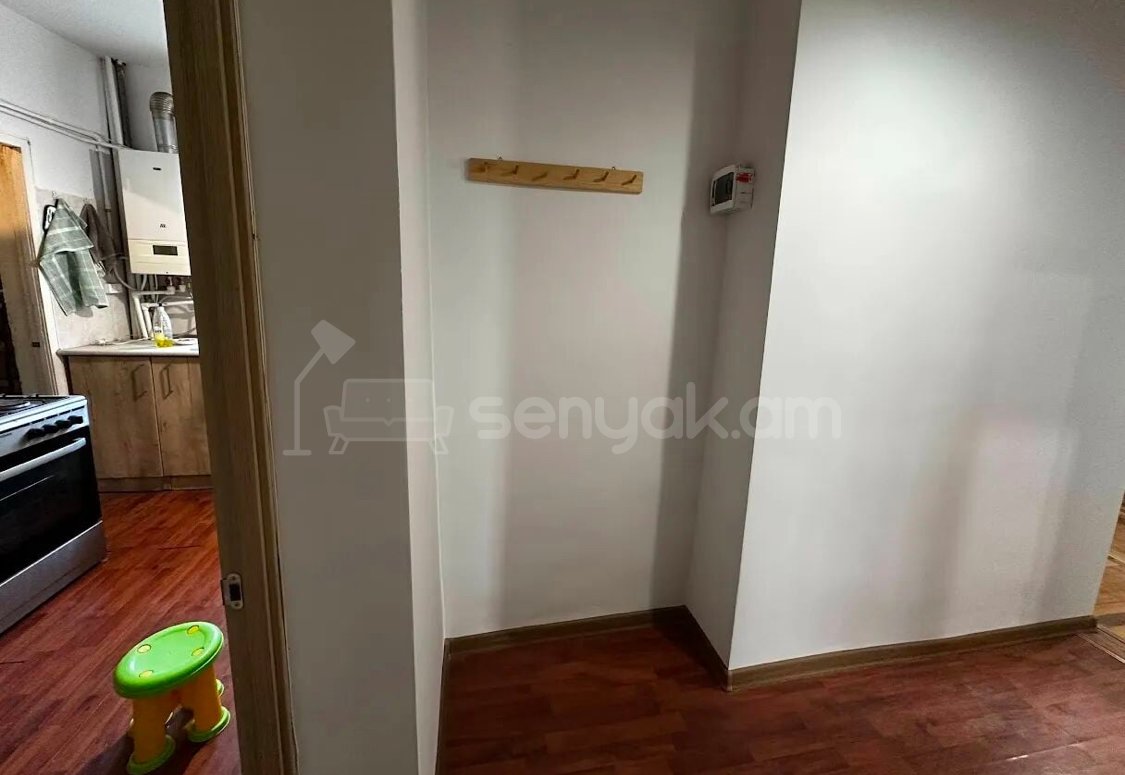 2 Սենյականոց Բնակարան Քարե Շենքում, 50քմ, 3/6 հարկ, Նորմալ Վիճակում, Կահավորված