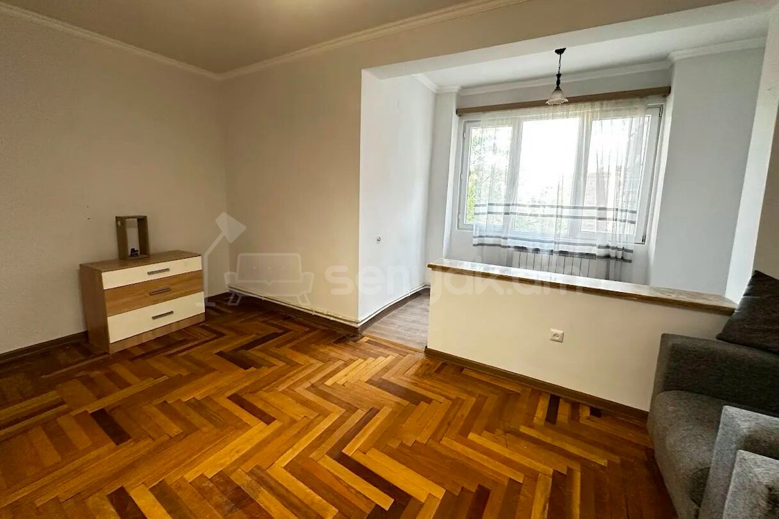 2 Սենյականոց Բնակարան Քարե Շենքում, 50քմ, 3/6 հարկ, Նորմալ Վիճակում, Կահավորված