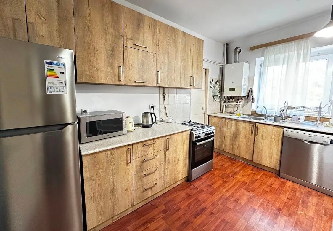 2 Սենյականոց Բնակարան Քարե Շենքում, 50քմ, 3/6 հարկ, Նորմալ Վիճակում, Կահավորված