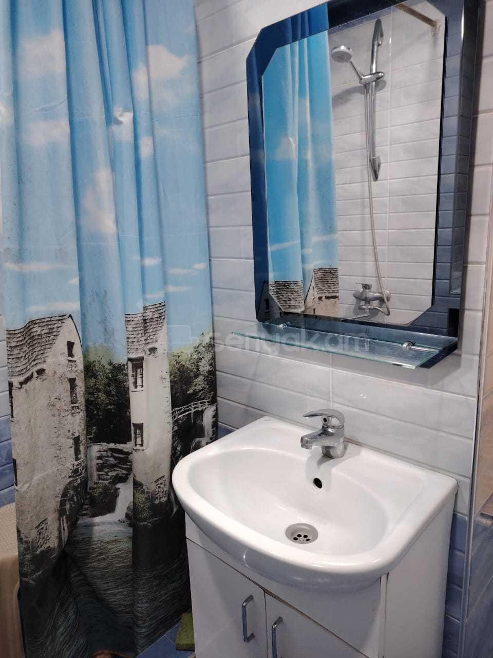 2 Սենյականոց Բնակարան Քարե Շենքում, 60քմ, 2/4 հարկ, Նորմալ Վիճակում, Կահավորված, Արևկող