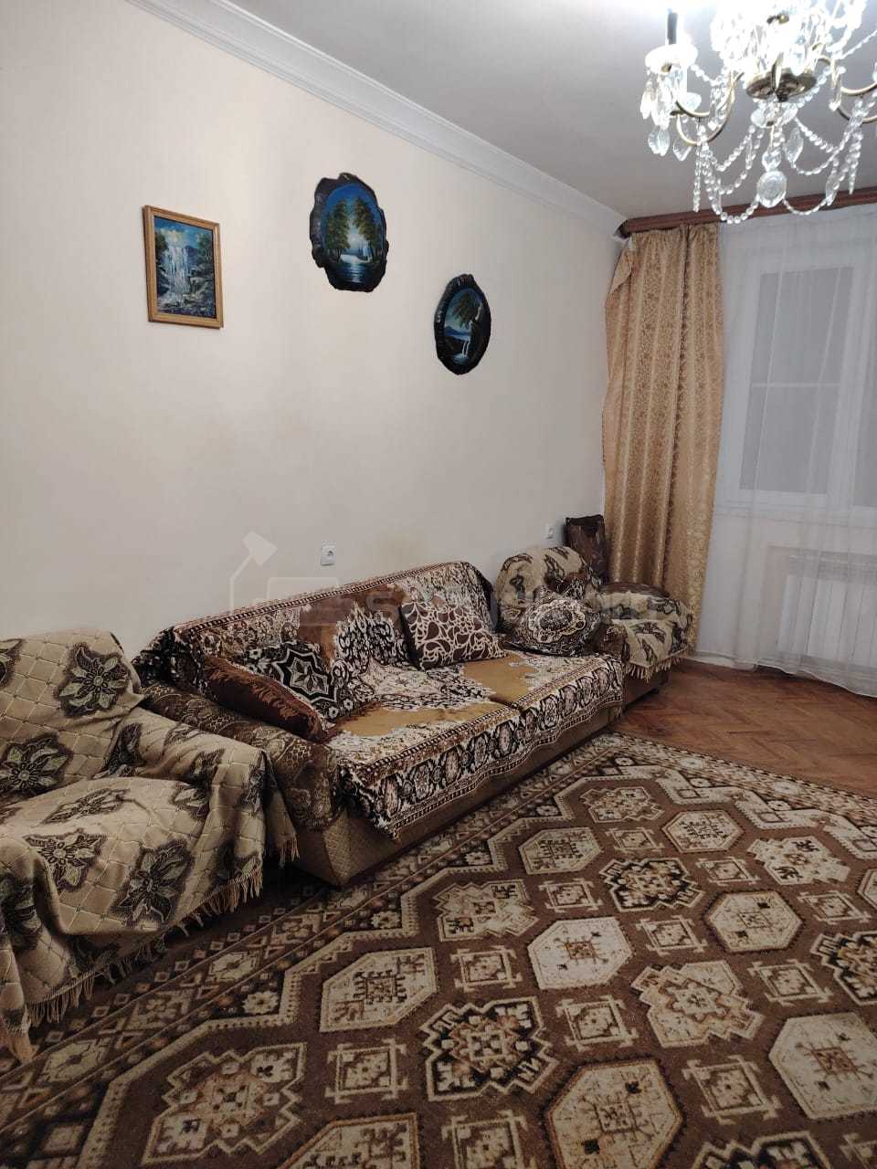 2 Սենյականոց Բնակարան Քարե Շենքում, 60քմ, 2/4 հարկ, Նորմալ Վիճակում, Կահավորված, Արևկող