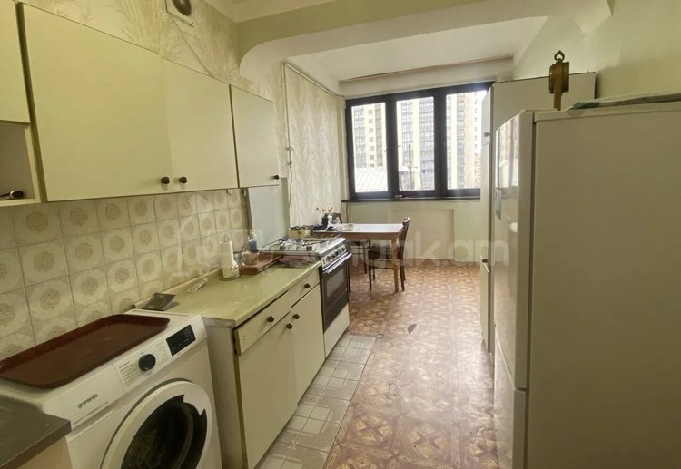 3 Սենյականոց Բնակարան Քարե Շենքում, 79քմ, 1/5 հարկ, Նորմալ Վիճակում, Կահավորված, Արևկող