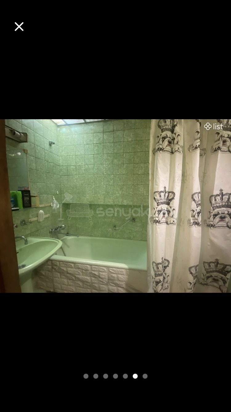 3 Սենյականոց Բնակարան Քարե Շենքում, 79քմ, 1/5 հարկ, Նորմալ Վիճակում, Կահավորված, Արևկող