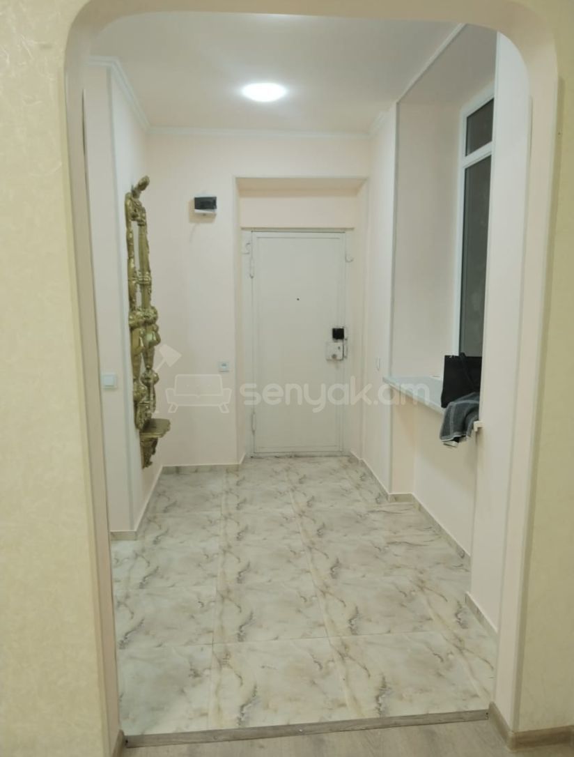 1 Սենյականոց Բնակարան Քարե Շենքում, 35քմ, 1/5 հարկ, Կապիտալ Վերանորոգված