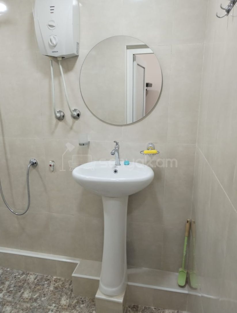 1 Սենյականոց Բնակարան Քարե Շենքում, 35քմ, 1/5 հարկ, Կապիտալ Վերանորոգված