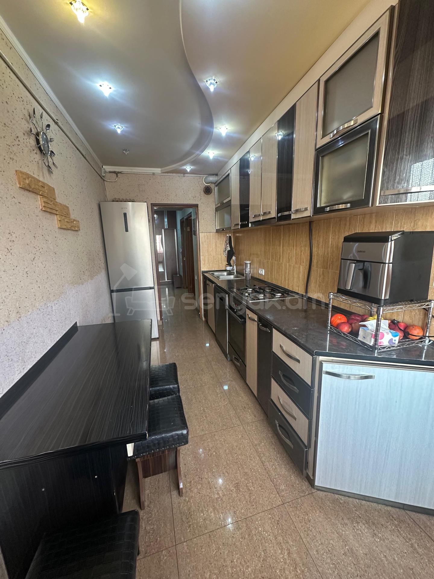 4 Սենյականոց Բնակարան, 81քմ, 7/14 հարկ, Կապիտալ Վերանորոգված