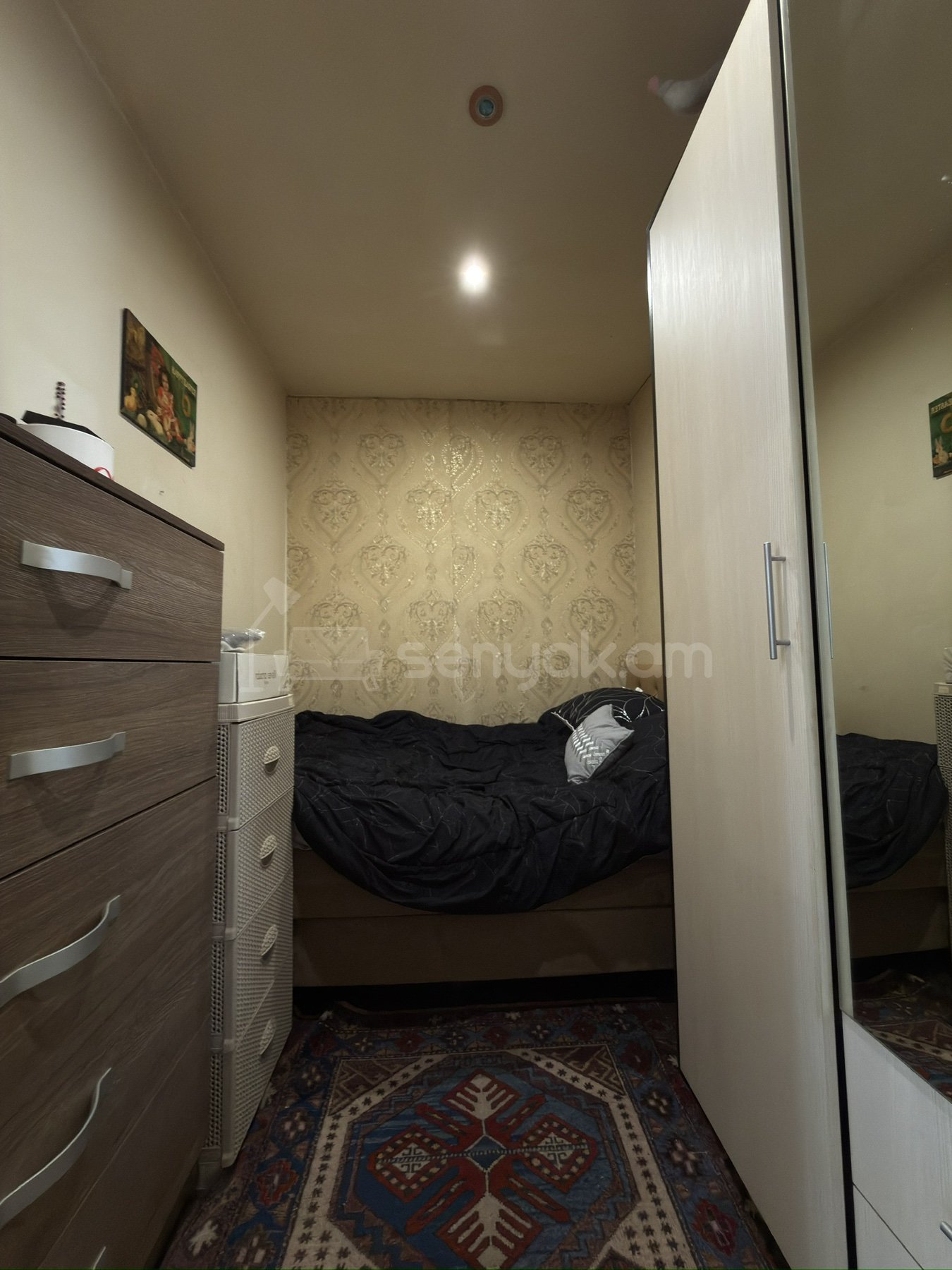 1 Սենյականոց Բնակարան Քարե Շենքում, 29քմ, 1/4 հարկ, Նորմալ Վիճակում