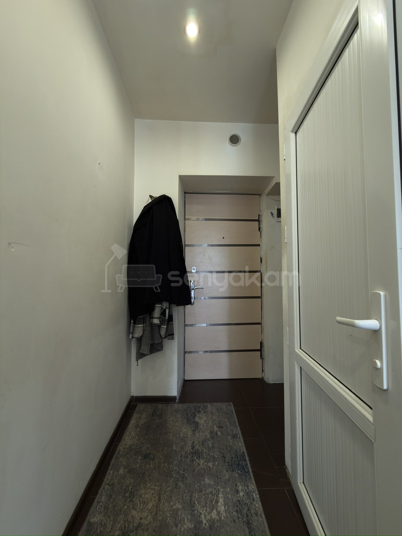 1 Սենյականոց Բնակարան Քարե Շենքում, 29քմ, 1/4 հարկ, Նորմալ Վիճակում