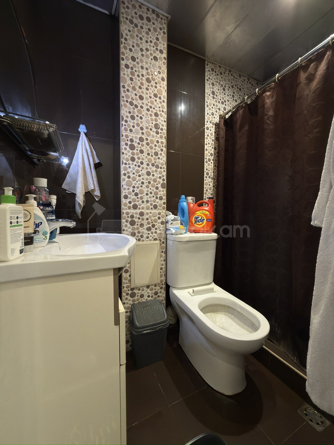 1 Սենյականոց Բնակարան Քարե Շենքում, 29քմ, 1/4 հարկ, Նորմալ Վիճակում