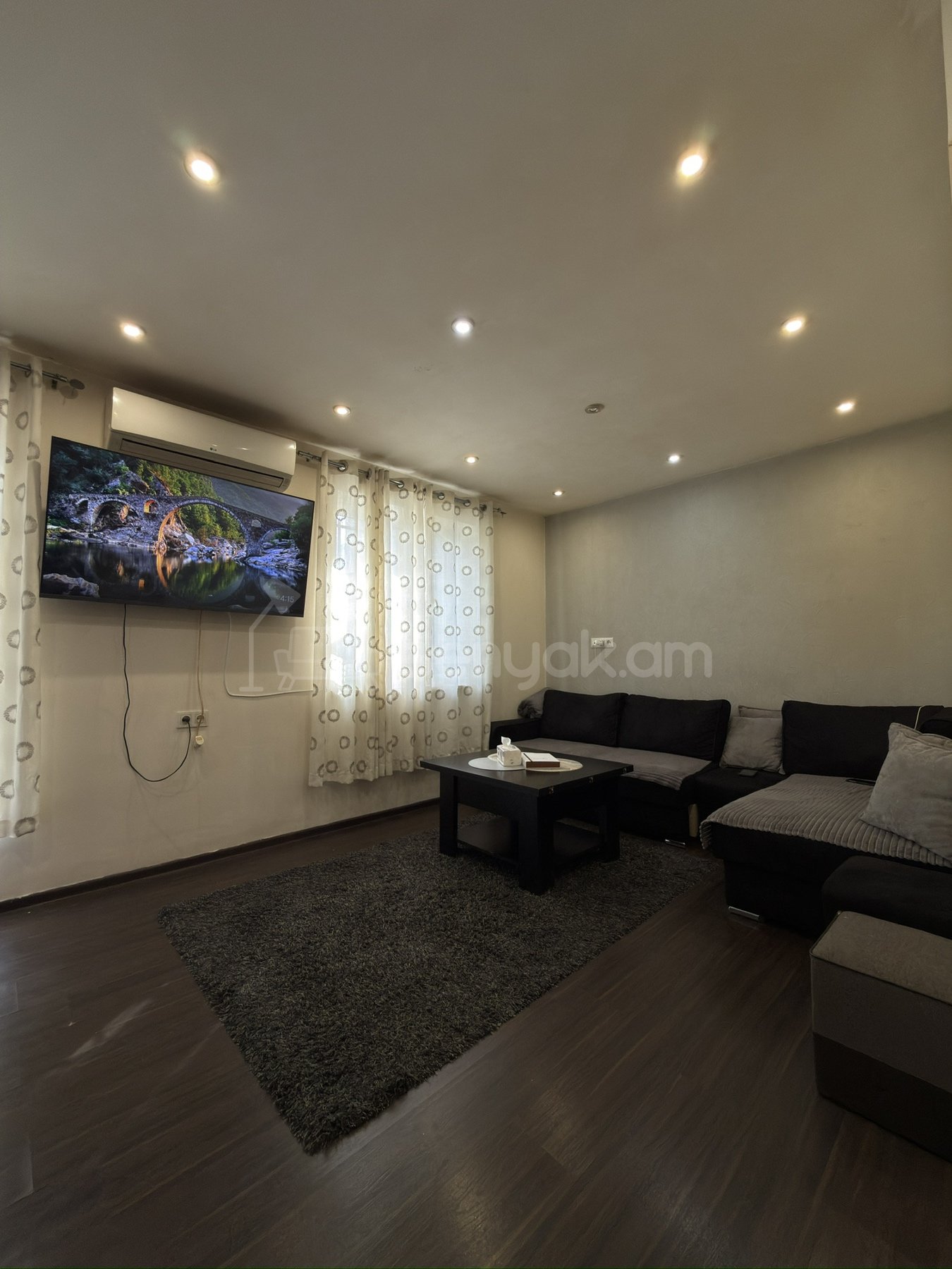 1 Սենյականոց Բնակարան Քարե Շենքում, 29քմ, 1/4 հարկ, Նորմալ Վիճակում