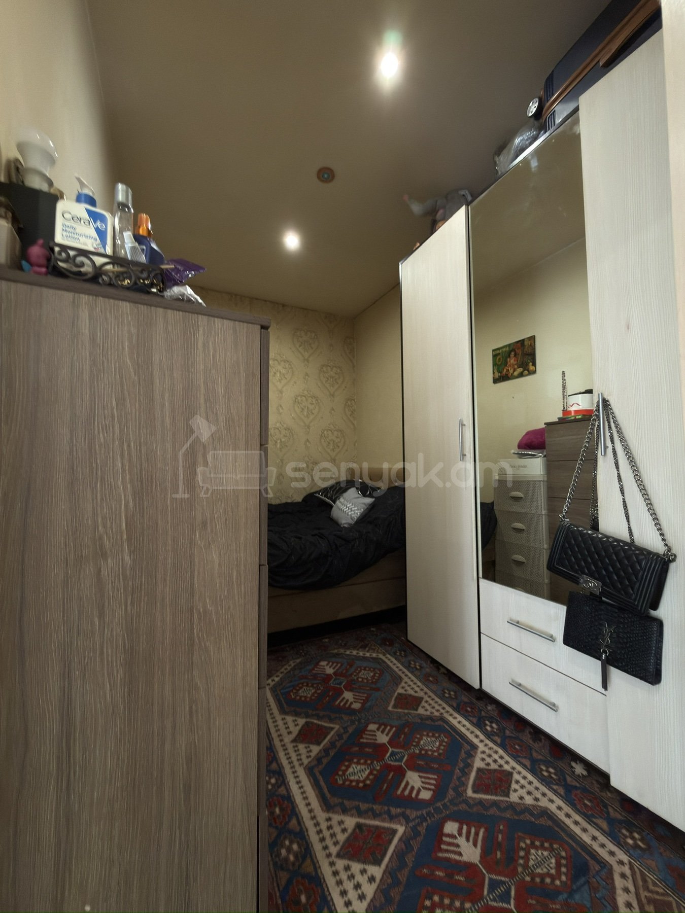 1 Սենյականոց Բնակարան Քարե Շենքում, 29քմ, 1/4 հարկ, Նորմալ Վիճակում