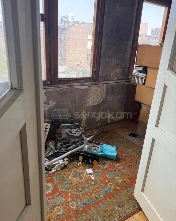 3 Սենյականոց Բնակարան Քարե Շենքում, 77քմ, 5/5 հարկ, Պետական Վիճակում