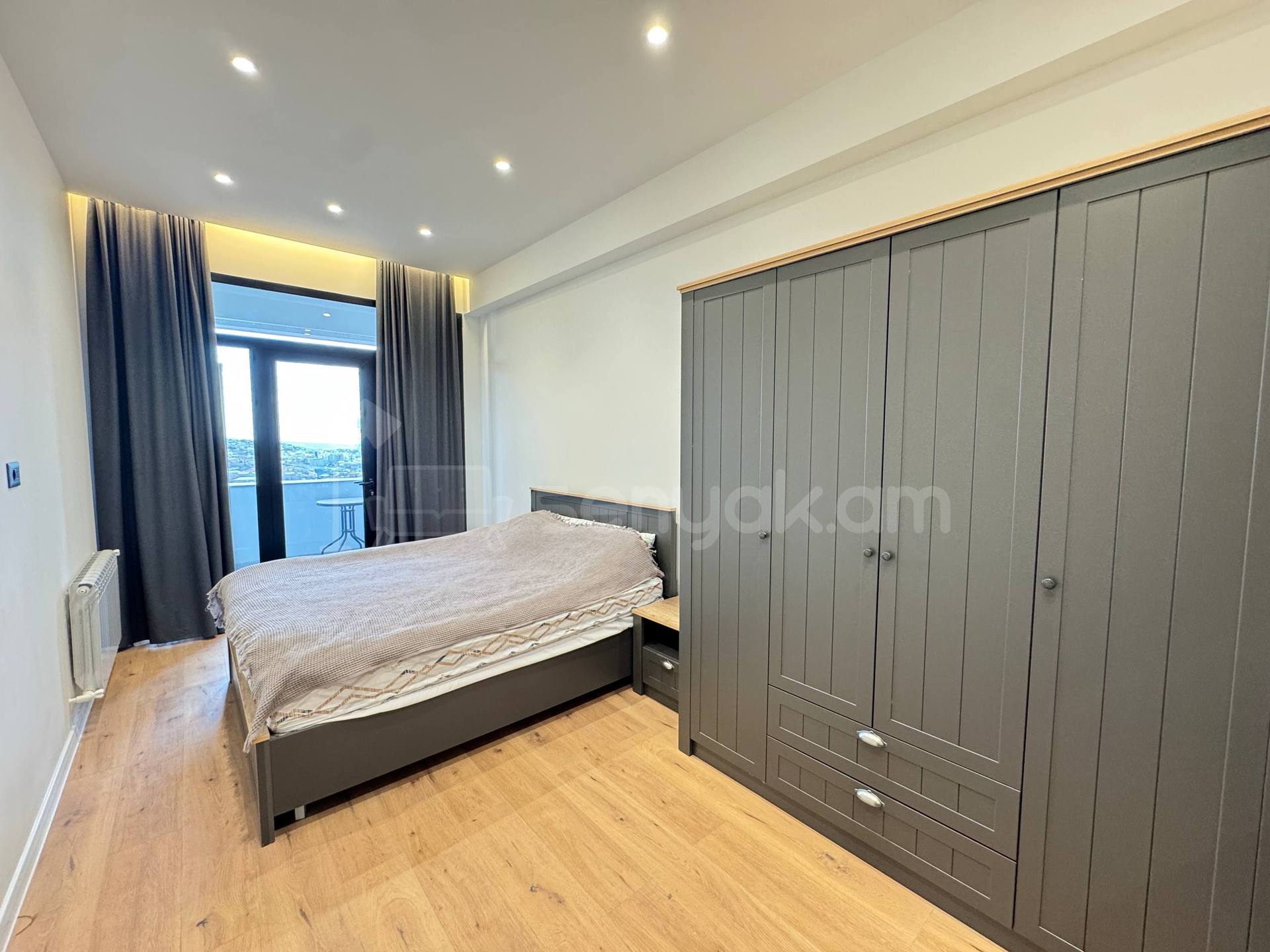 2 Սենյականոց Բնակարան, 65քմ, 11/16 հարկ, Դիզայներական Վերանորոգված, Կահավորված, Արևկող