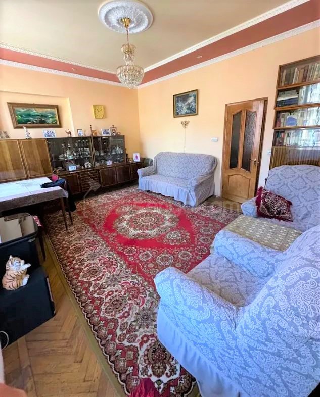 3 Սենյականոց Բնակարան Քարե Շենքում, 64քմ, 3/5 հարկ, Պետական Վիճակում